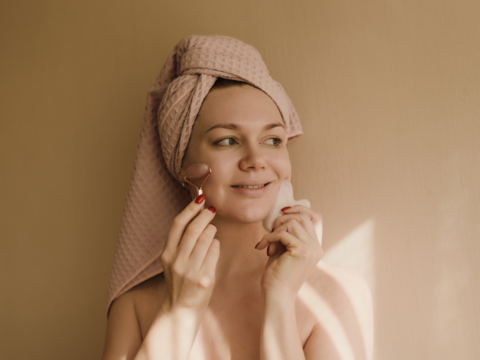 How to Maintain Youthful Skin at 25